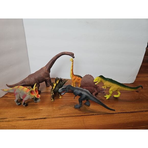 Lot Of 7 Hard Plastic Dinosaur Figurine Toys 2-6" - Picture 1 of 16